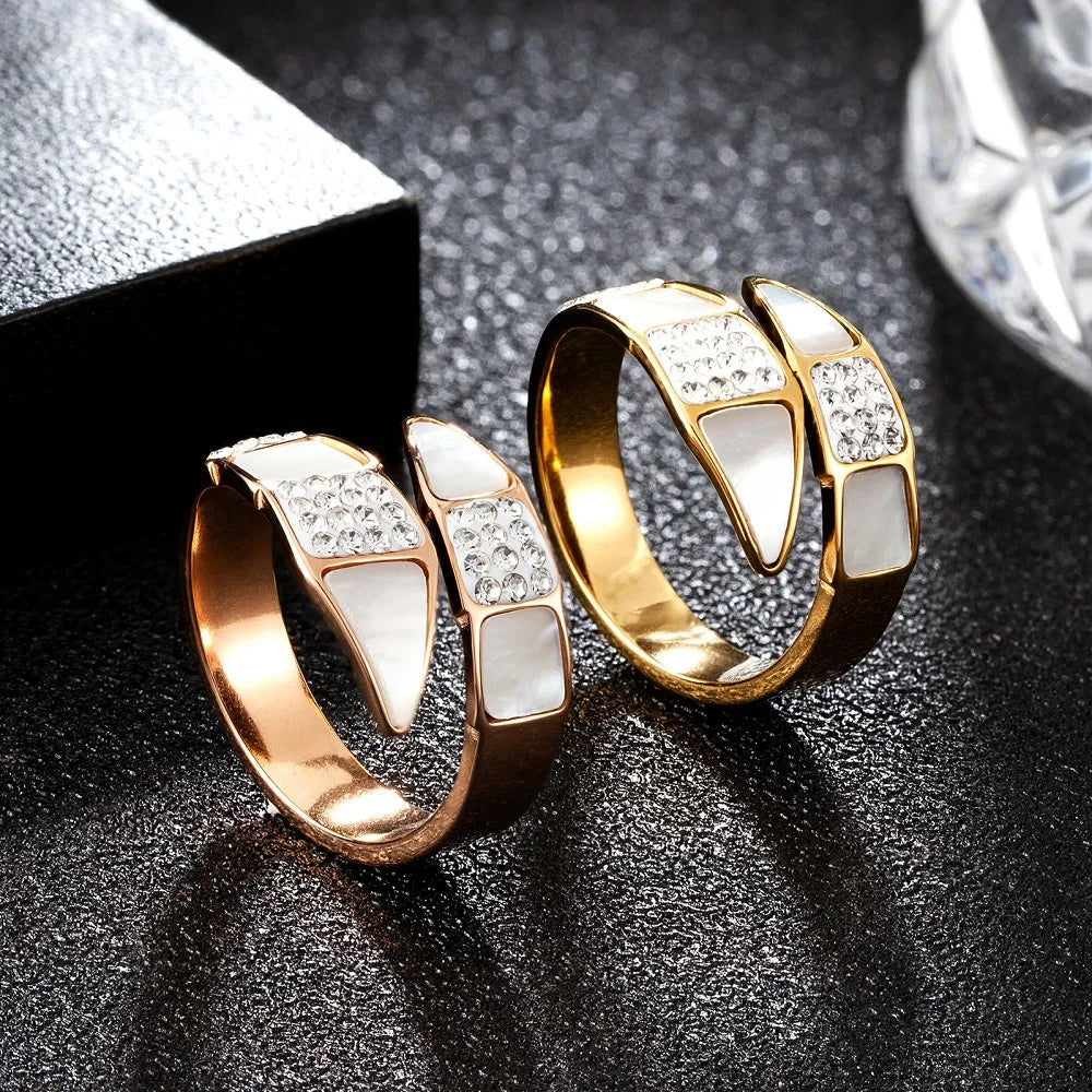 Luxury Snake Ring White Shell CZ Crystal Couple Jewelry Gifts - Guangzhou Mingshixuan Jewellery CO.,Ltd