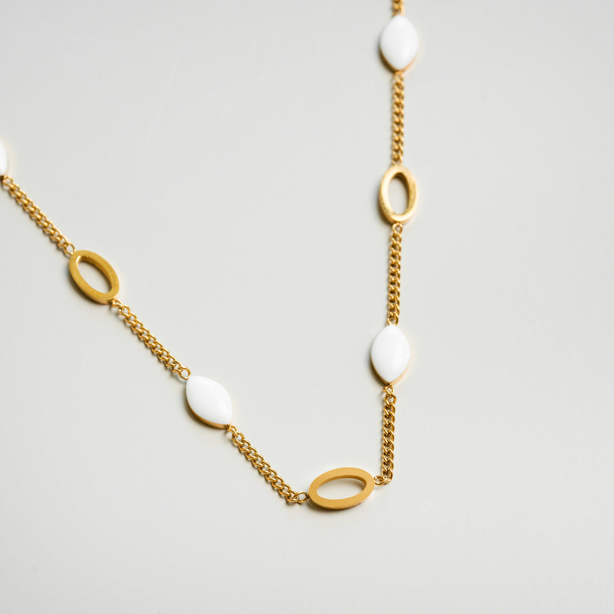 Angellica Oval Pendant Necklace - Gold