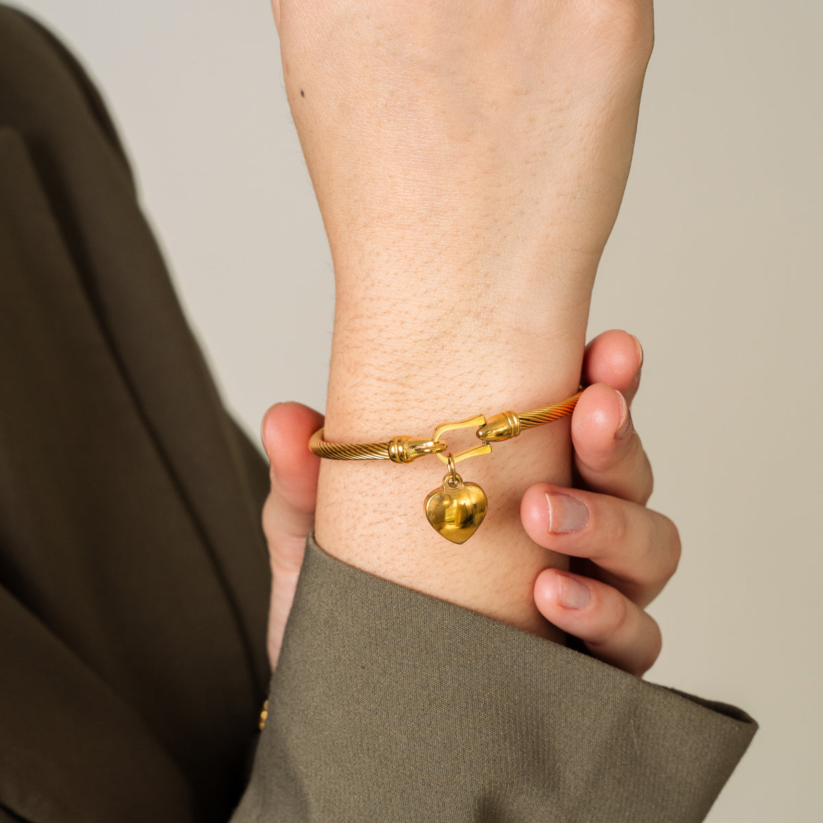 Heart Pendant Bracelet - Gold